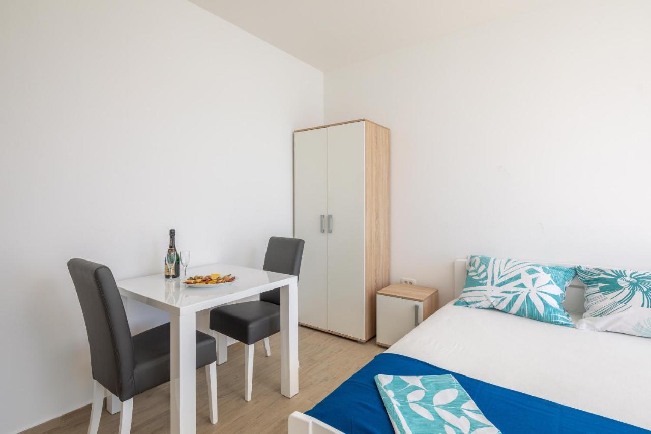 Absolute Beach Holidays Apartment ดูกีรัท ภายนอก รูปภาพ